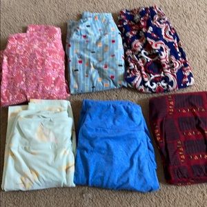 A bundle of LulaRoe Leggings one size